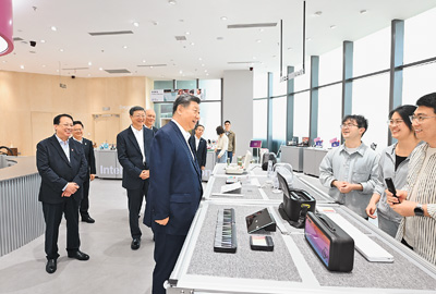 【人民日报】习近平在上海考察时强调  加快建成具有全球影响力的科技创新高地  蔡奇陪同考察