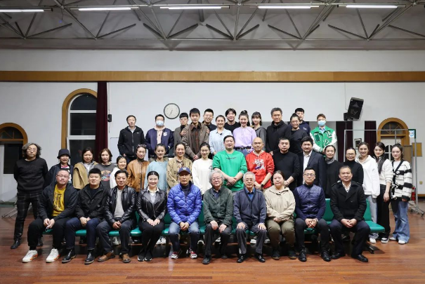 王晓鹰总导演莅临指导话剧《樱桃红了》 专家把脉将继续打磨
