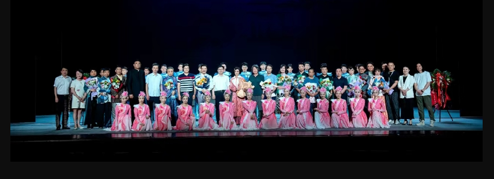 【大众报业】新时代具有青岛城市特色的大型吕剧！青岛演艺集团歌舞剧院《百川东到海》成功首演