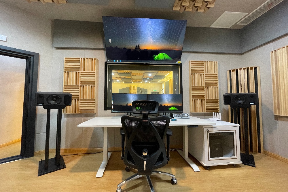 1763089336912113.jpg 录音棚控制室.jpg